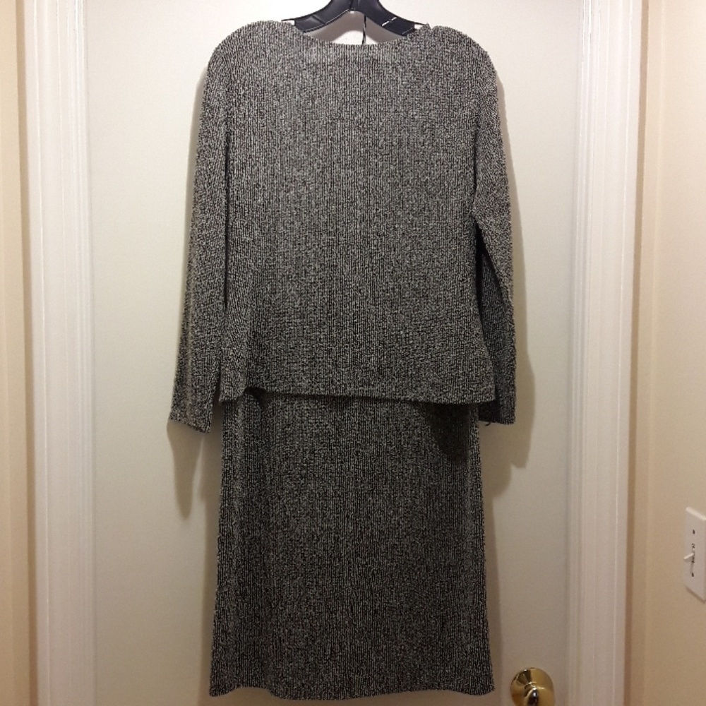 Women's Two piece Top/Skirt casual set. - Picture 7 of 8